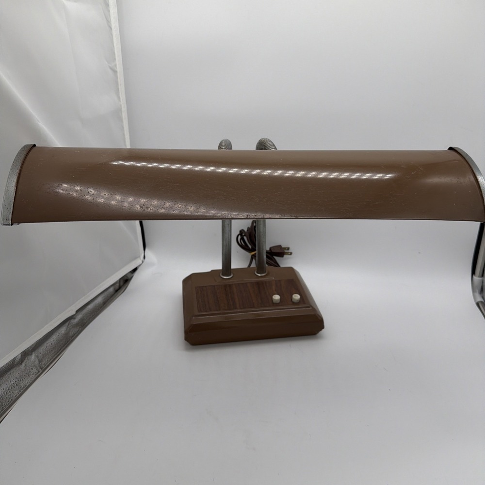 VTG underwriters laboratories portable lamp Desk/Drafting Lamp Cosmo 400  Read.